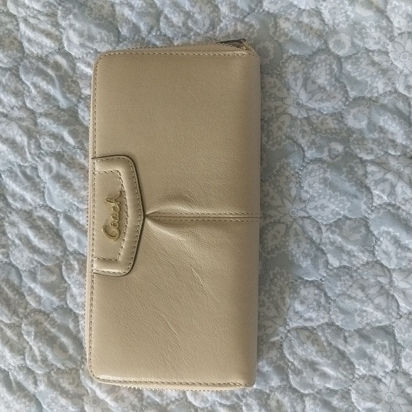 Coach Handbags - Coach wallet